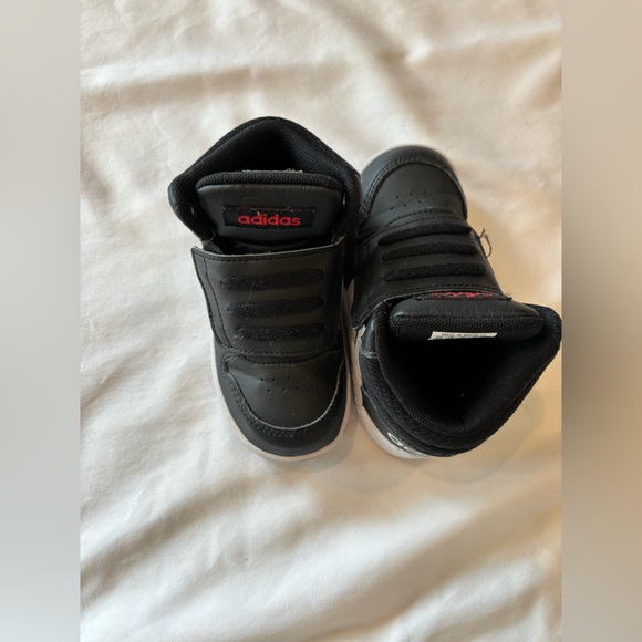 Addidas black hightop sneaker. Unisex, very versitial - Picture 4 of 4